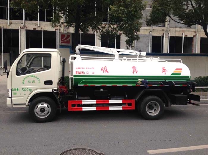 东风锐铃吸粪车